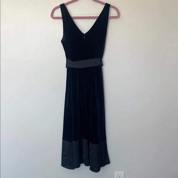 NWOT DKNY Midi Black Sleeveless Faux Wrap V Neckline Velvet Dress Size 4 - Picture 8 of 11